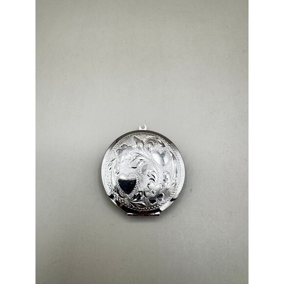 Vintage Sterling Silver Floral and Heart Design Locket Pendant - Picture 3 of 11